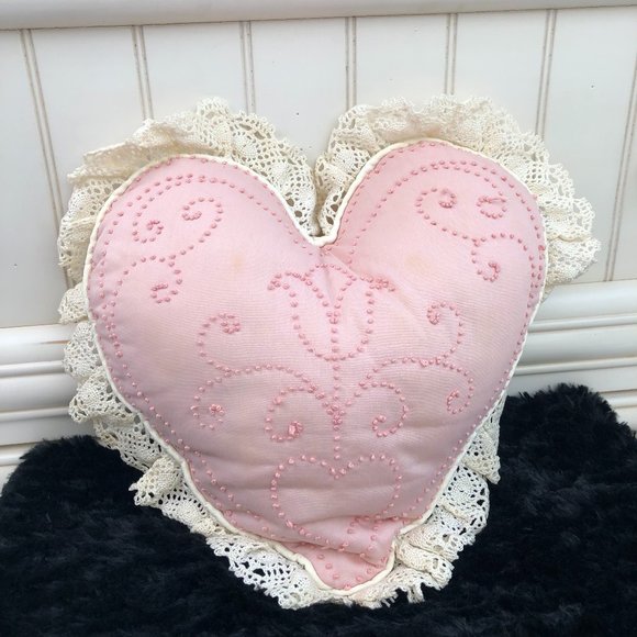Vintage (85) Cathy Needlecraft Hand Embroidered Pink Heart Cottagecore Country - Picture 1 of 8